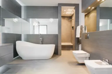 Freestanding bath in modern bathroom